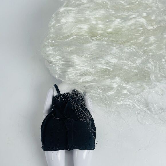 Rainbow High Shadow High Series 1 Shanelle Onyx  & Natasha Zima plus Accessories - Picture 11 of 13